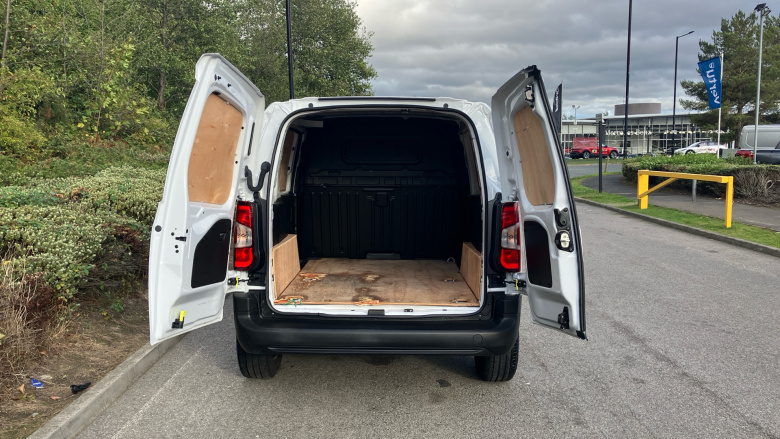 Peugeot Partner E-Standard 800 100kW 50kWh Professional Premium + Van Auto